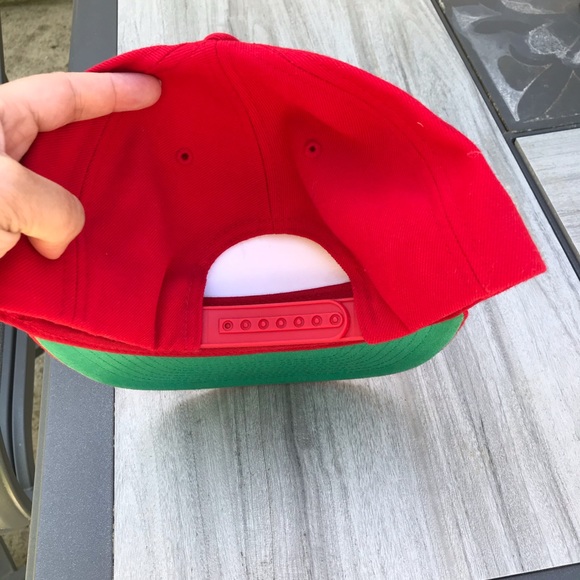 Red obey cap - Picture 2 of 2